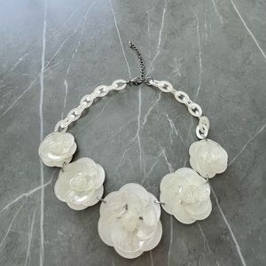 White Flowers Necklace